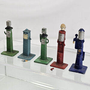 5pcs Dinky Toys Gas Petrol Pumps Made in United Kingdom Meccano All Damaged